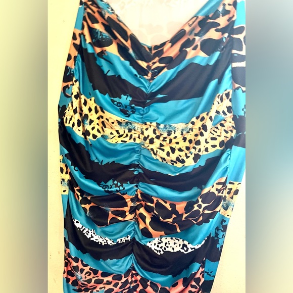 Bodycon Dress with several colorful prints and dimensions, size M - Picture 3 of 9